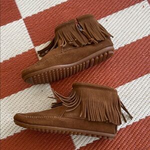 Minnetonka Brown Suede Fringe Ankle Booties